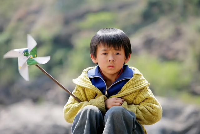 啥时能上学？这部冷门电影看一次哭一次。